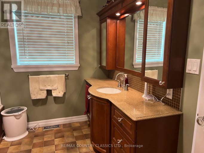 18 WILSON LANE, Hastings Highlands (Herschel Ward), Ontario, K0L1C0