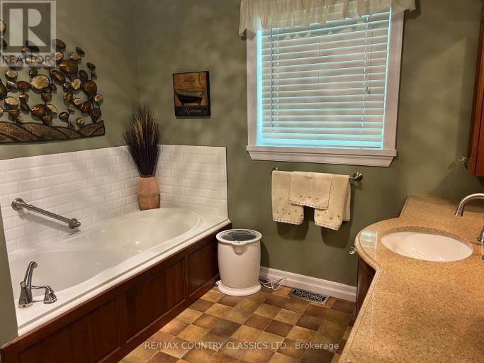 18 WILSON LANE, Hastings Highlands (Herschel Ward), Ontario, K0L1C0