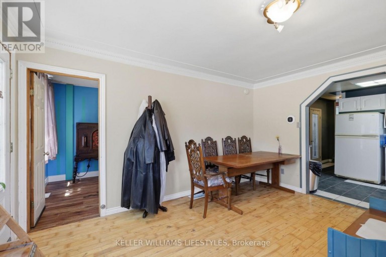 118 EMERY STREET W, London South (South E), Ontario, N6J1S1
