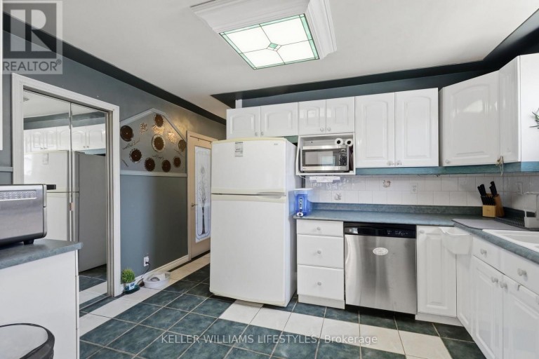 118 EMERY STREET W, London South (South E), Ontario, N6J1S1