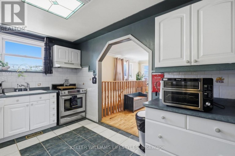 118 EMERY STREET W, London South (South E), Ontario, N6J1S1