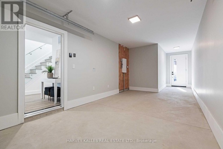 165R WYCHWOOD AVENUE, Toronto (Humewood-Cedarvale), Ontario, M6C2T4