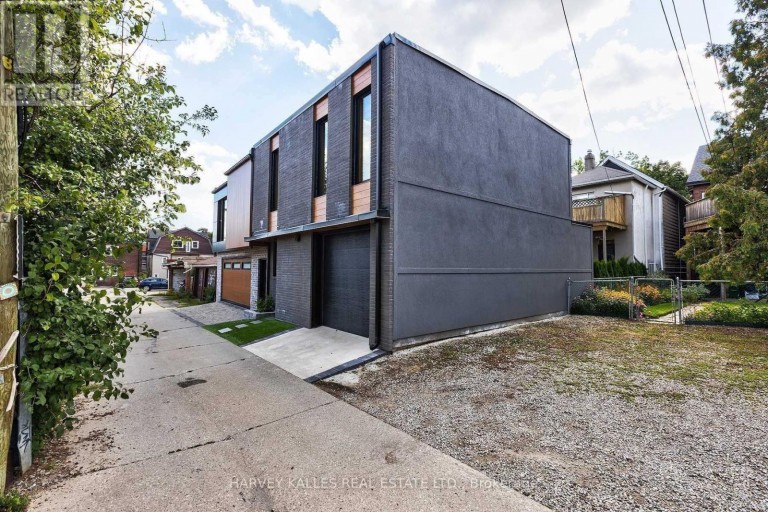 165R WYCHWOOD AVENUE, Toronto (Humewood-Cedarvale), Ontario, M6C2T4