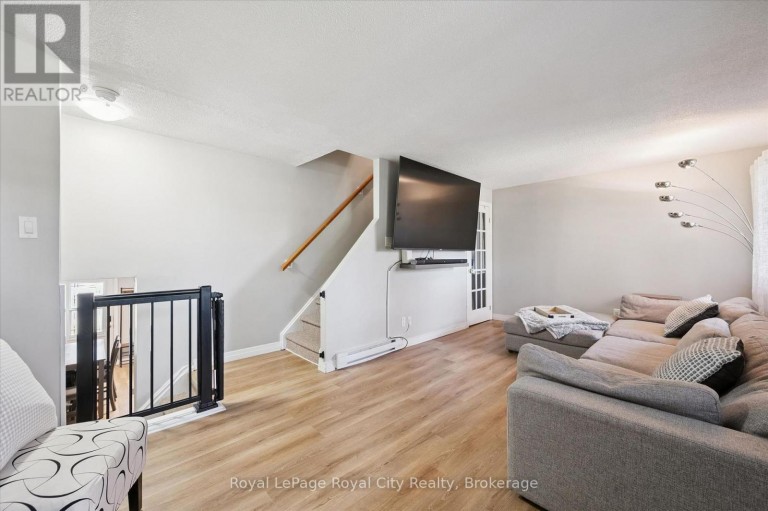 18 - 80 BURNS DRIVE, Guelph (Riverside Park), Ontario, N1H6V9