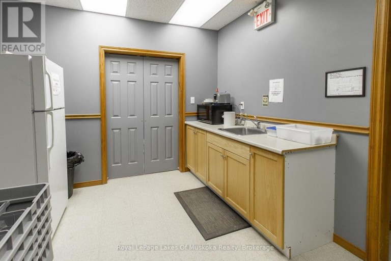 11 GRAY ROAD, Bracebridge (Macaulay), Ontario, P1L1P8
