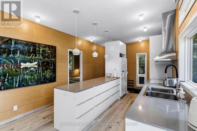 1130 MELANIE LANE, Highlands East (Glamorgan) Ontario