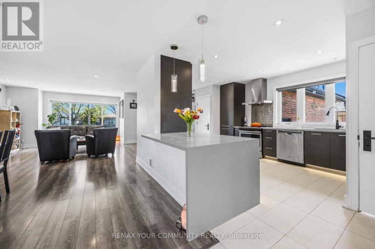 34 WALWYN AVENUE, Toronto (Humberlea-Pelmo Park), Ontario, M9N3H5