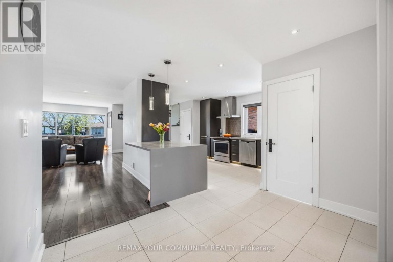 34 WALWYN AVENUE, Toronto (Humberlea-Pelmo Park), Ontario, M9N3H5
