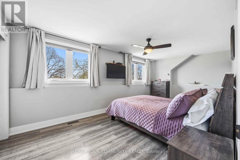 34 WALWYN AVENUE, Toronto (Humberlea-Pelmo Park), Ontario, M9N3H5