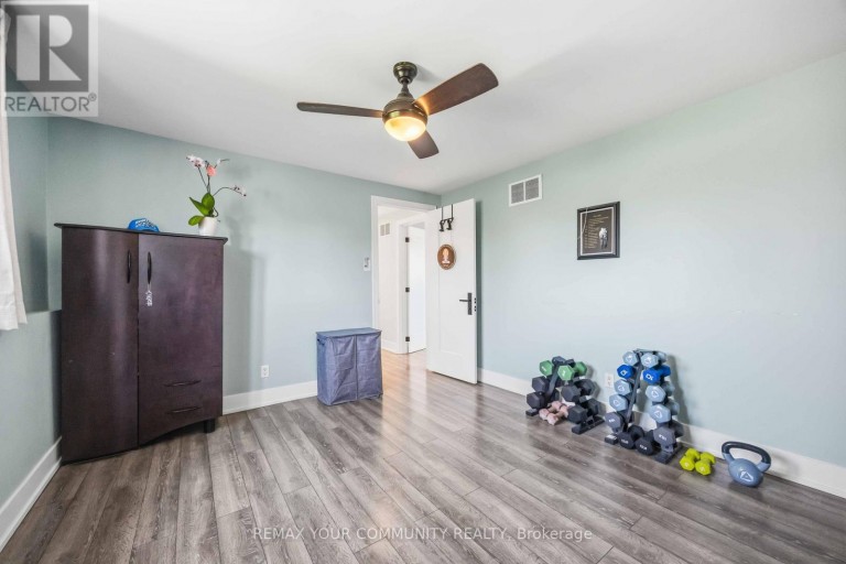 34 WALWYN AVENUE, Toronto (Humberlea-Pelmo Park), Ontario, M9N3H5