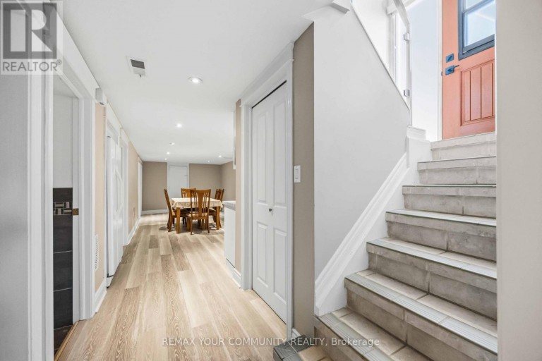 34 WALWYN AVENUE, Toronto (Humberlea-Pelmo Park), Ontario, M9N3H5