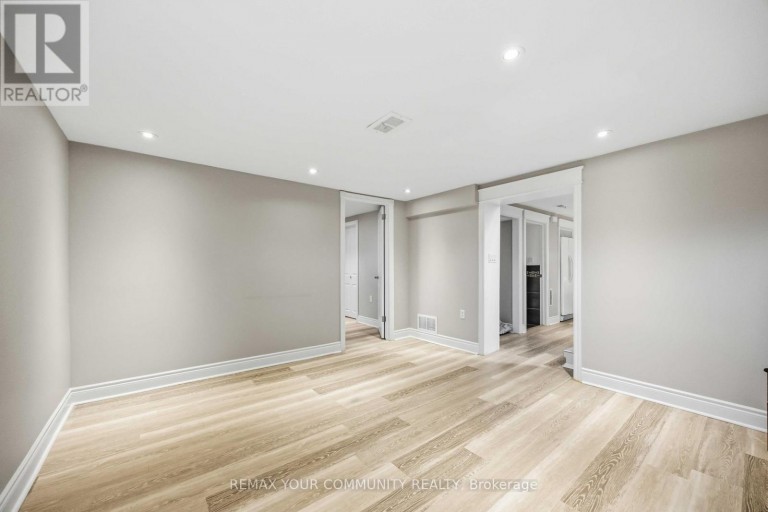 34 WALWYN AVENUE, Toronto (Humberlea-Pelmo Park), Ontario, M9N3H5
