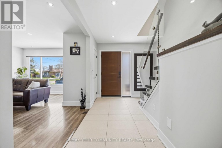 34 WALWYN AVENUE, Toronto (Humberlea-Pelmo Park), Ontario, M9N3H5