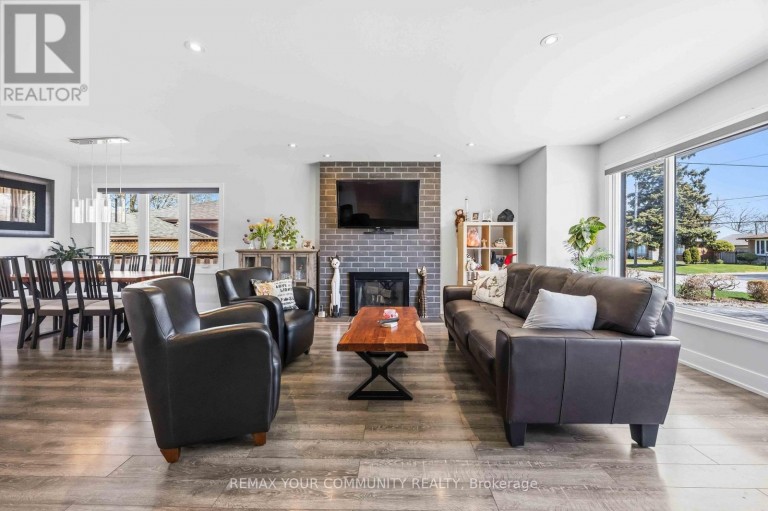34 WALWYN AVENUE, Toronto (Humberlea-Pelmo Park), Ontario, M9N3H5
