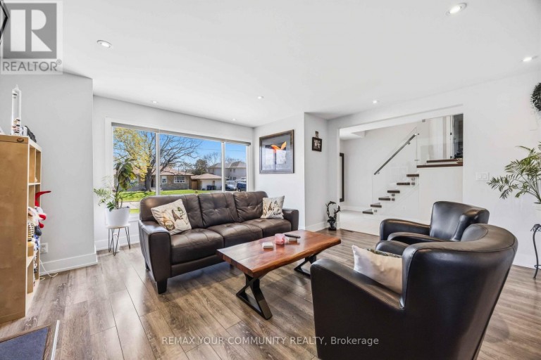 34 WALWYN AVENUE, Toronto (Humberlea-Pelmo Park), Ontario, M9N3H5