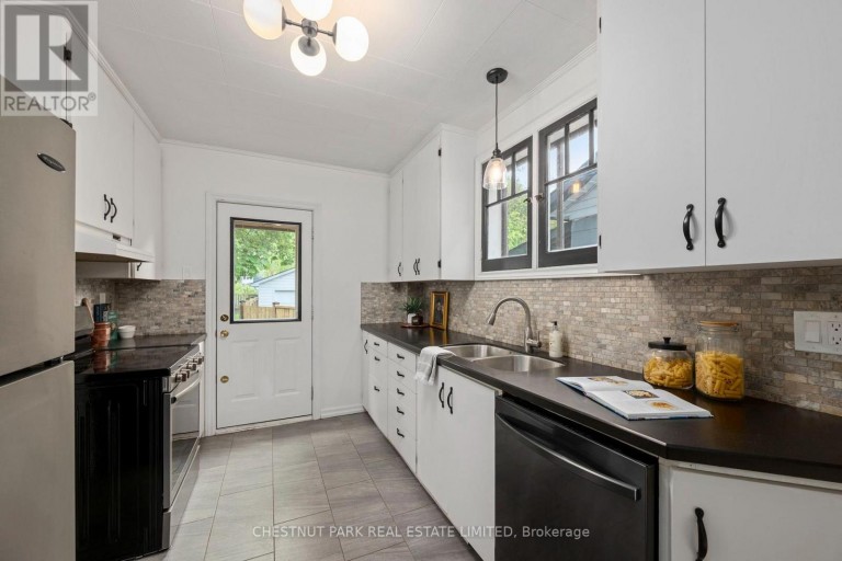 94 BRISCOE STREET E, London South (South F), Ontario, N6C1X2