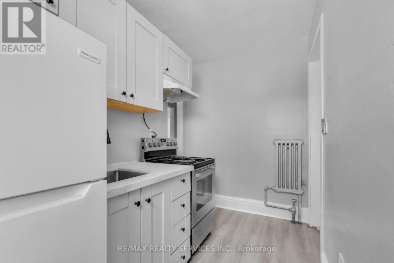8 - 5 FAIRHOLT ROAD N, Hamilton (Stipley), Ontario, L8M2S9