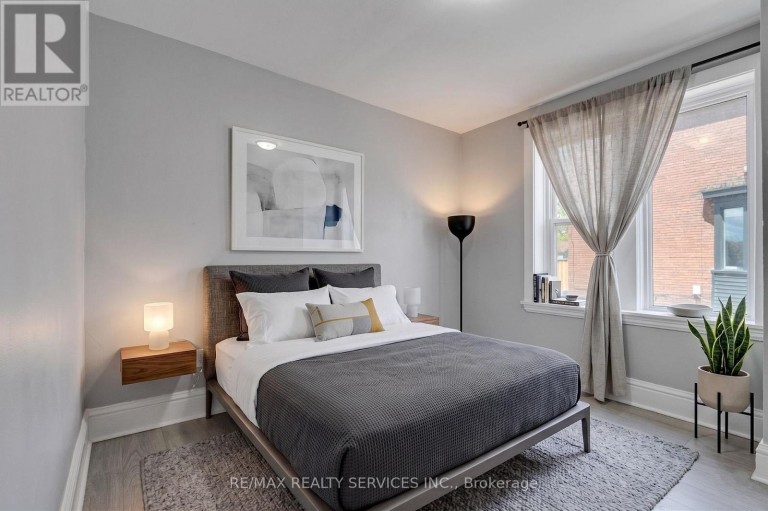 8 - 5 FAIRHOLT ROAD N, Hamilton (Stipley), Ontario, L8M2S9