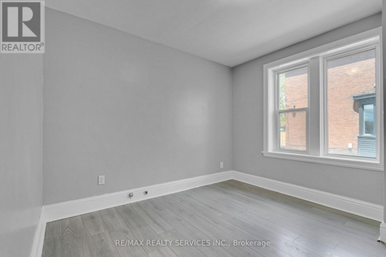 8 - 5 FAIRHOLT ROAD N, Hamilton (Stipley), Ontario, L8M2S9