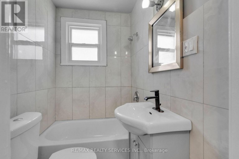 8 - 5 FAIRHOLT ROAD N, Hamilton (Stipley), Ontario, L8M2S9