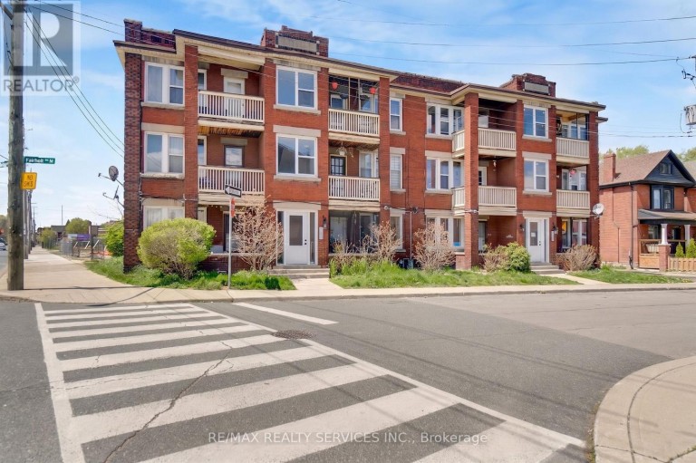 8 - 5 FAIRHOLT ROAD N, Hamilton (Stipley), Ontario, L8M2S9