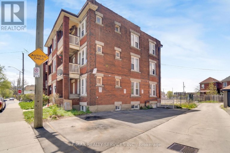 8 - 5 FAIRHOLT ROAD N, Hamilton (Stipley), Ontario, L8M2S9