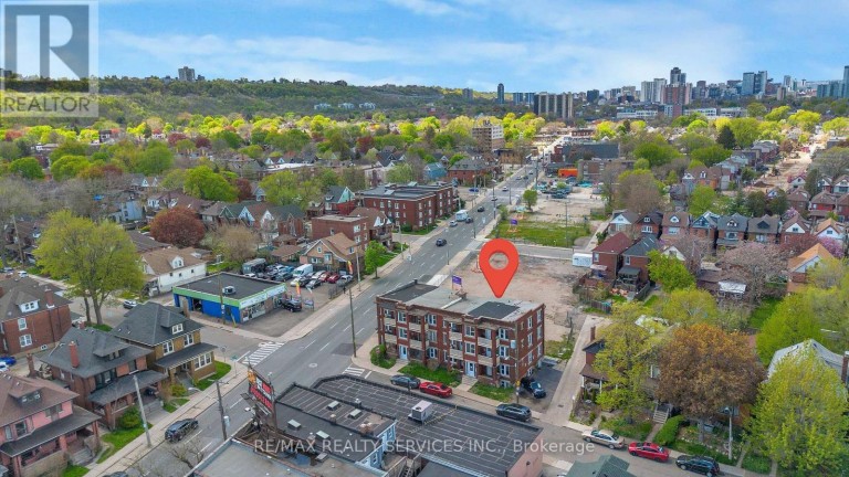 8 - 5 FAIRHOLT ROAD N, Hamilton (Stipley), Ontario, L8M2S9