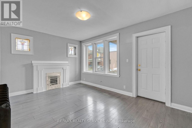 8 - 5 FAIRHOLT ROAD N, Hamilton (Stipley), Ontario, L8M2S9