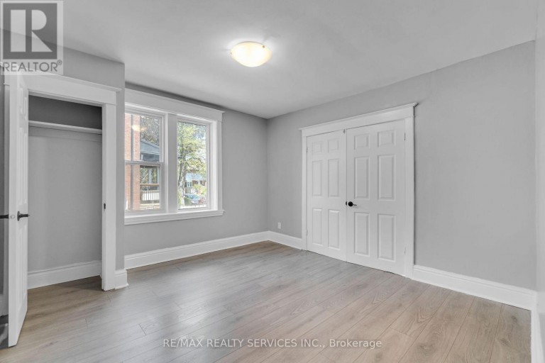 8 - 5 FAIRHOLT ROAD N, Hamilton (Stipley), Ontario, L8M2S9