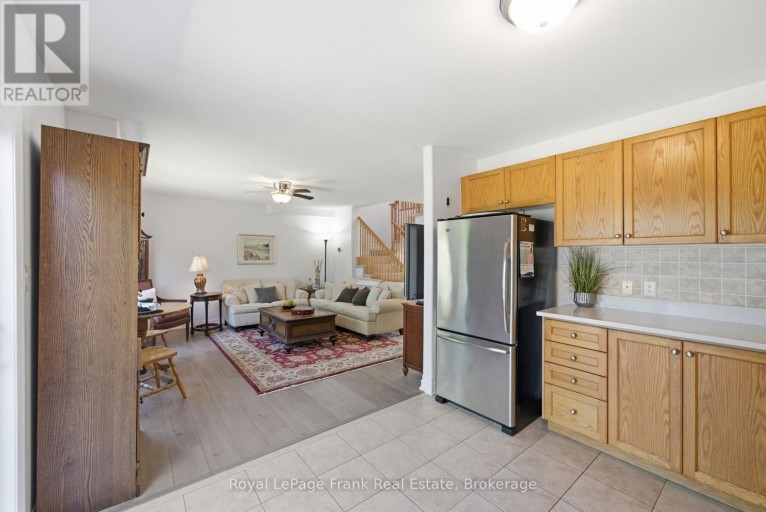 26 FALLINGBROOK CRESCENT, Kawartha Lakes (Lindsay), Ontario, K9V0B3