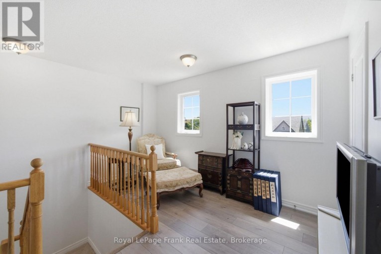 26 FALLINGBROOK CRESCENT, Kawartha Lakes (Lindsay), Ontario, K9V0B3