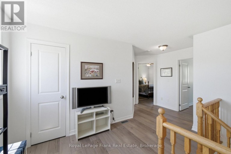 26 FALLINGBROOK CRESCENT, Kawartha Lakes (Lindsay), Ontario, K9V0B3