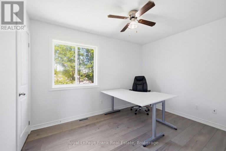 26 FALLINGBROOK CRESCENT, Kawartha Lakes (Lindsay), Ontario, K9V0B3