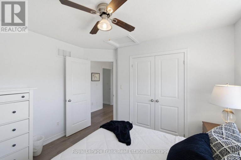 26 FALLINGBROOK CRESCENT, Kawartha Lakes (Lindsay), Ontario, K9V0B3