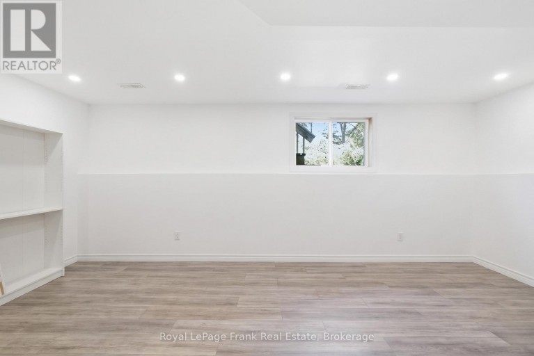 26 FALLINGBROOK CRESCENT, Kawartha Lakes (Lindsay), Ontario, K9V0B3