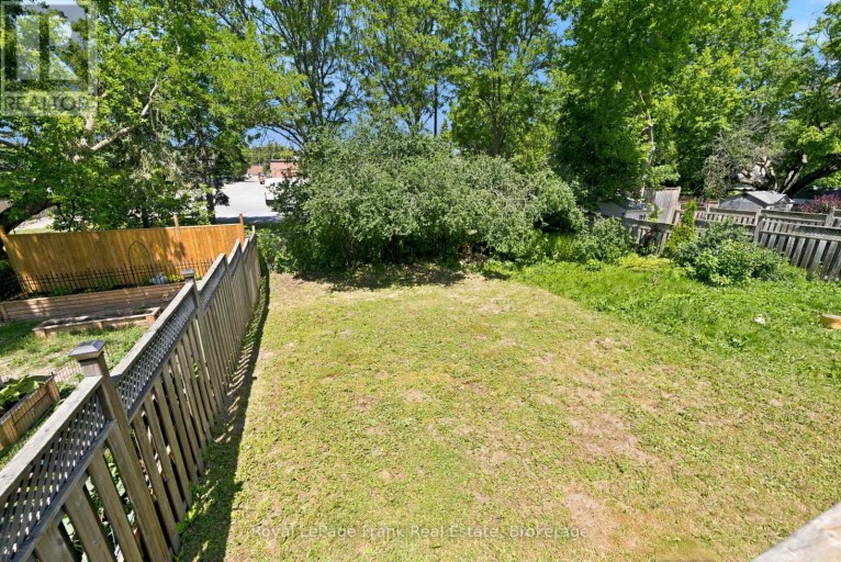 26 FALLINGBROOK CRESCENT, Kawartha Lakes (Lindsay), Ontario, K9V0B3