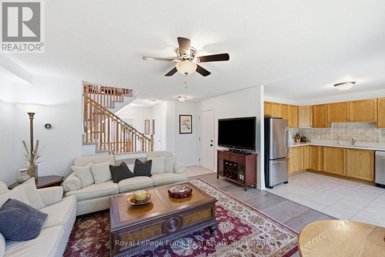 26 FALLINGBROOK CRESCENT, Kawartha Lakes (Lindsay), Ontario, K9V0B3