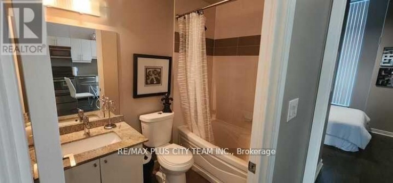 201 - 18 HARBOUR STREET, Toronto (Waterfront Communities), Ontario, M5J2Z6