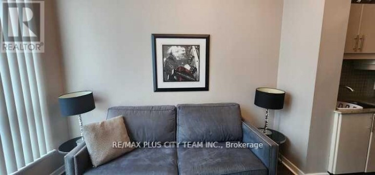 201 - 18 HARBOUR STREET, Toronto (Waterfront Communities), Ontario, M5J2Z6