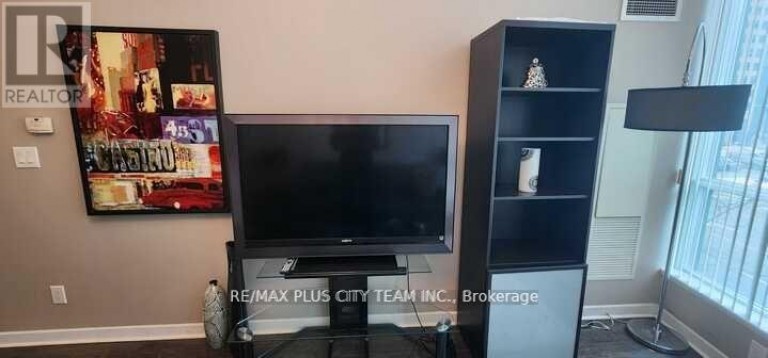 201 - 18 HARBOUR STREET, Toronto (Waterfront Communities), Ontario, M5J2Z6
