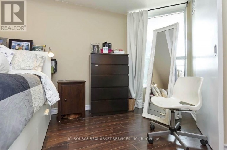 812 - 228 QUEENS QUAY W, Toronto (Waterfront Communities), Ontario, M5J2X1