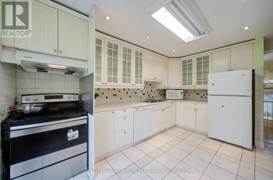 1 GRASS MEADOWAY Toronto (Hillcrest Village) Ontario photo 12