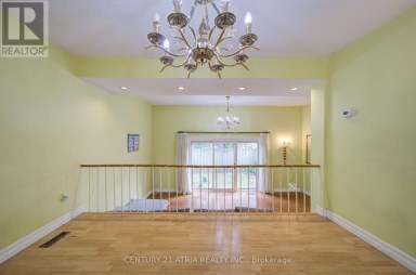 1 GRASS MEADOWAY Toronto (Hillcrest Village) Ontario photo 8