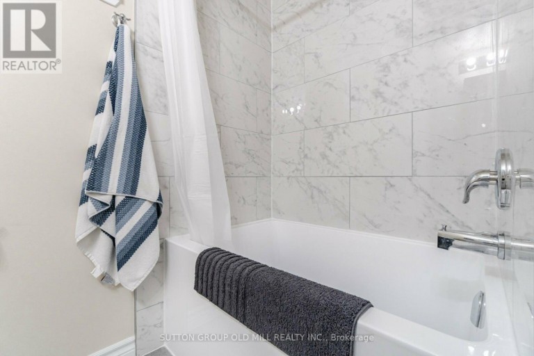 LOWER - 5 APPLEFIELD DRIVE, Toronto (Bendale), Ontario, M1P3X8