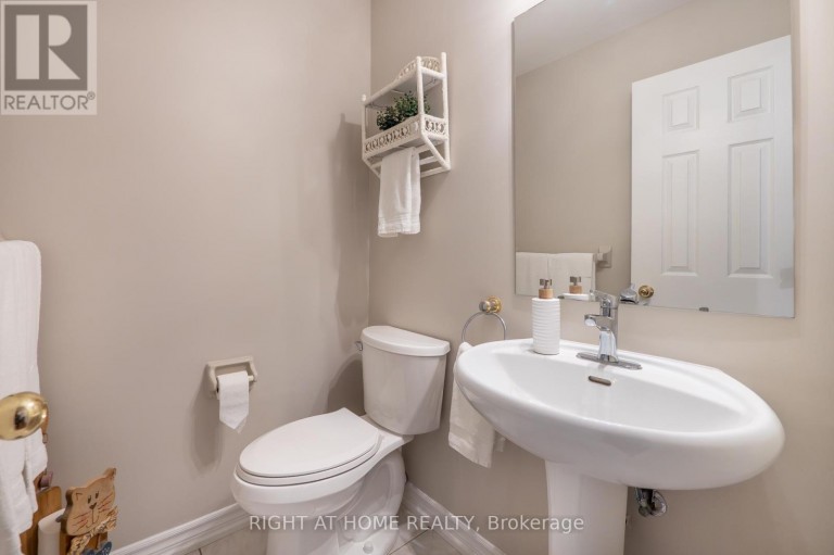 17 EATON STREET, Halton Hills (Georgetown), Ontario, L7G5L4