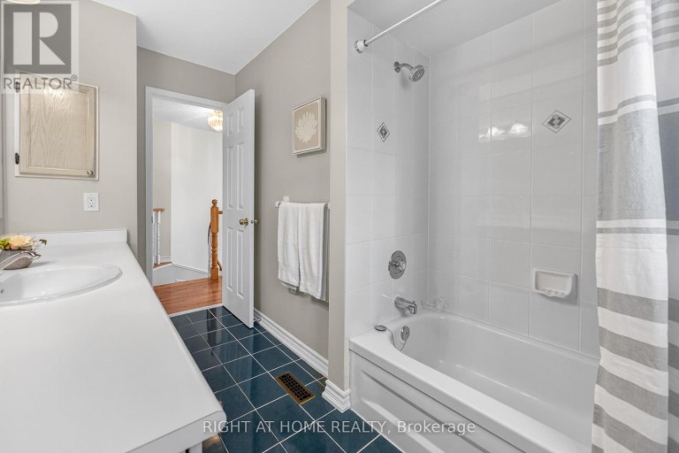 17 EATON STREET, Halton Hills (Georgetown), Ontario, L7G5L4