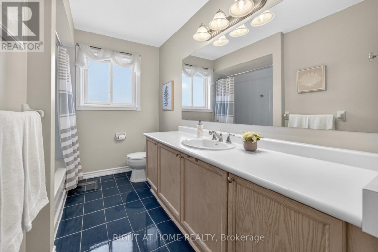 17 EATON STREET, Halton Hills (Georgetown), Ontario, L7G5L4