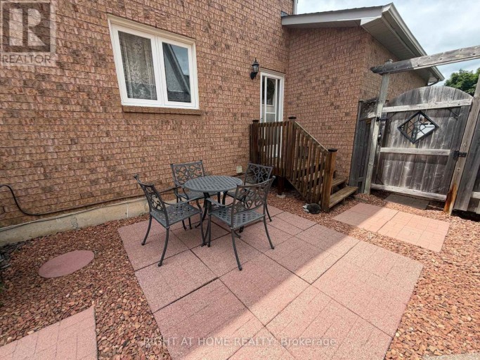 17 EATON STREET, Halton Hills (Georgetown), Ontario, L7G5L4