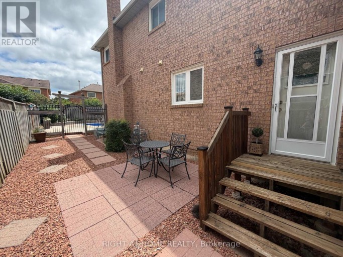 17 EATON STREET, Halton Hills (Georgetown), Ontario, L7G5L4