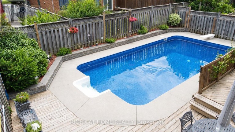 17 EATON STREET, Halton Hills (Georgetown), Ontario, L7G5L4